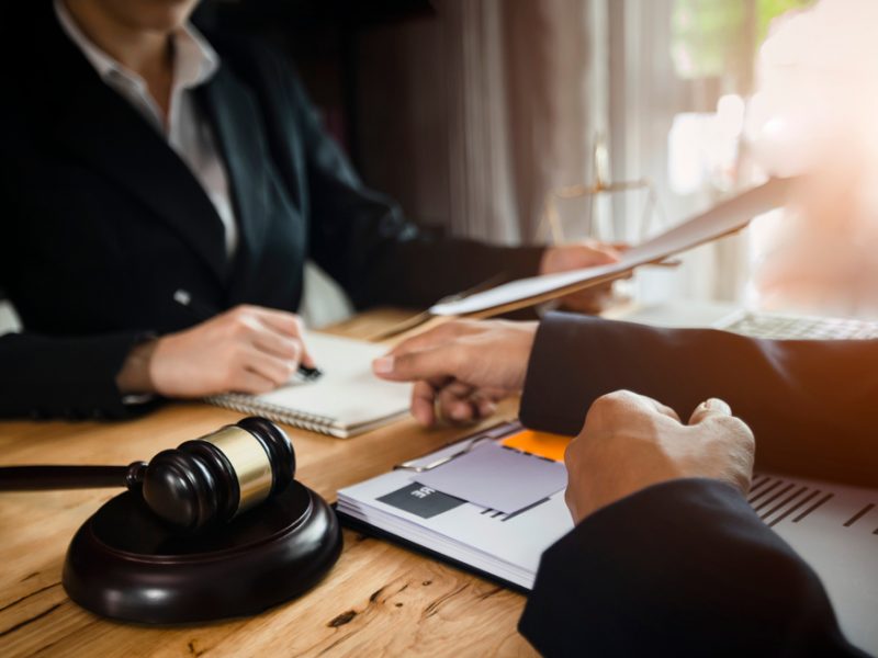Business Litigation Attorneys: How to Choose the Ideal One